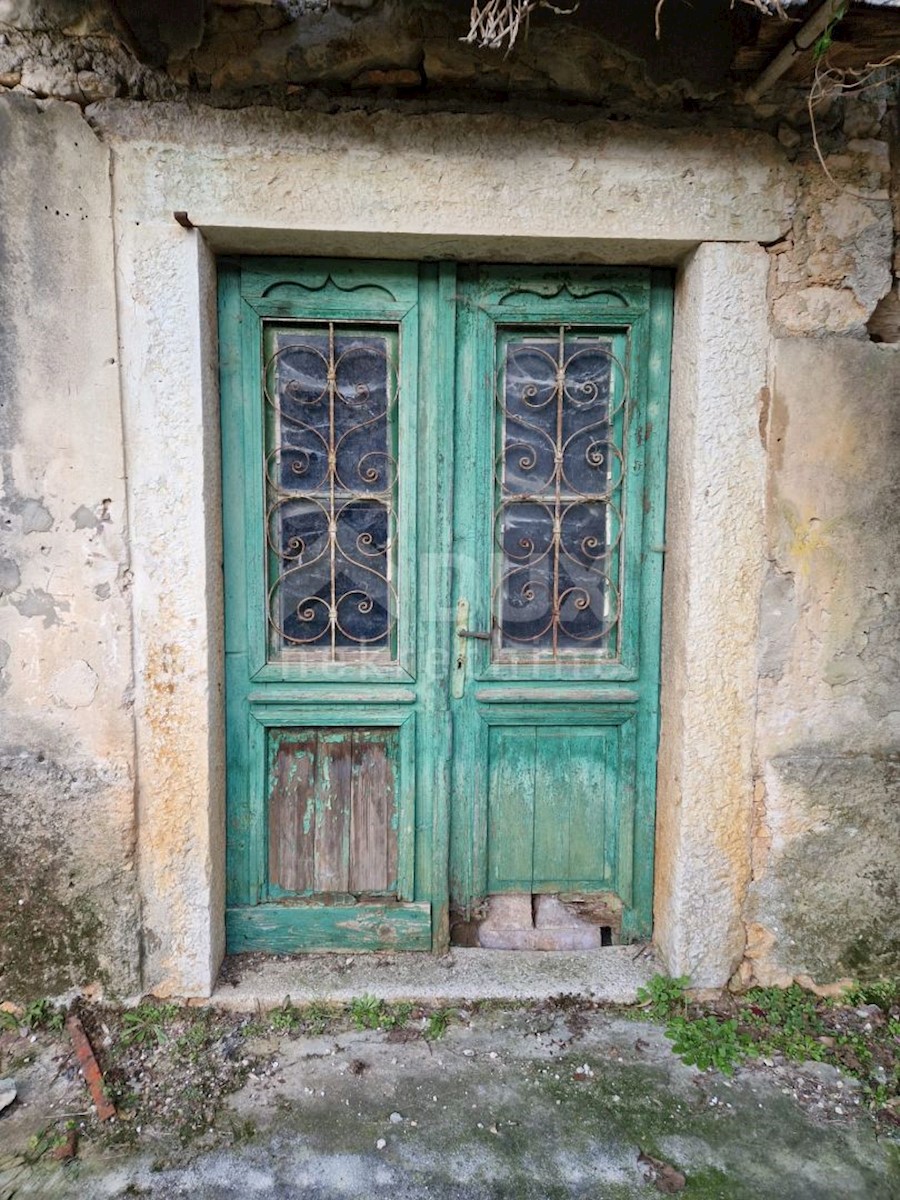 ISTRA, BUJE - Kamnita hiša na mirni lokaciji