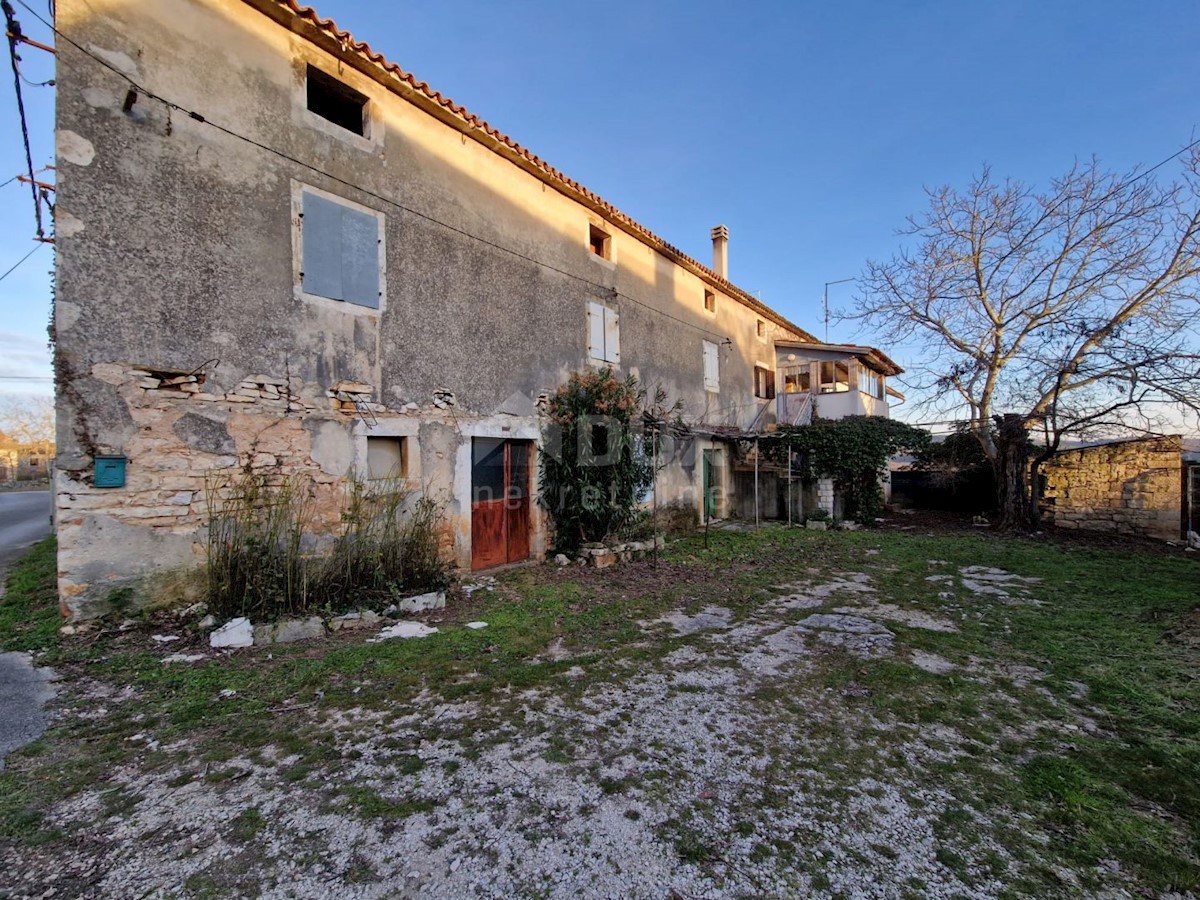 ISTRA, BUJE - Kamnita hiša na mirni lokaciji