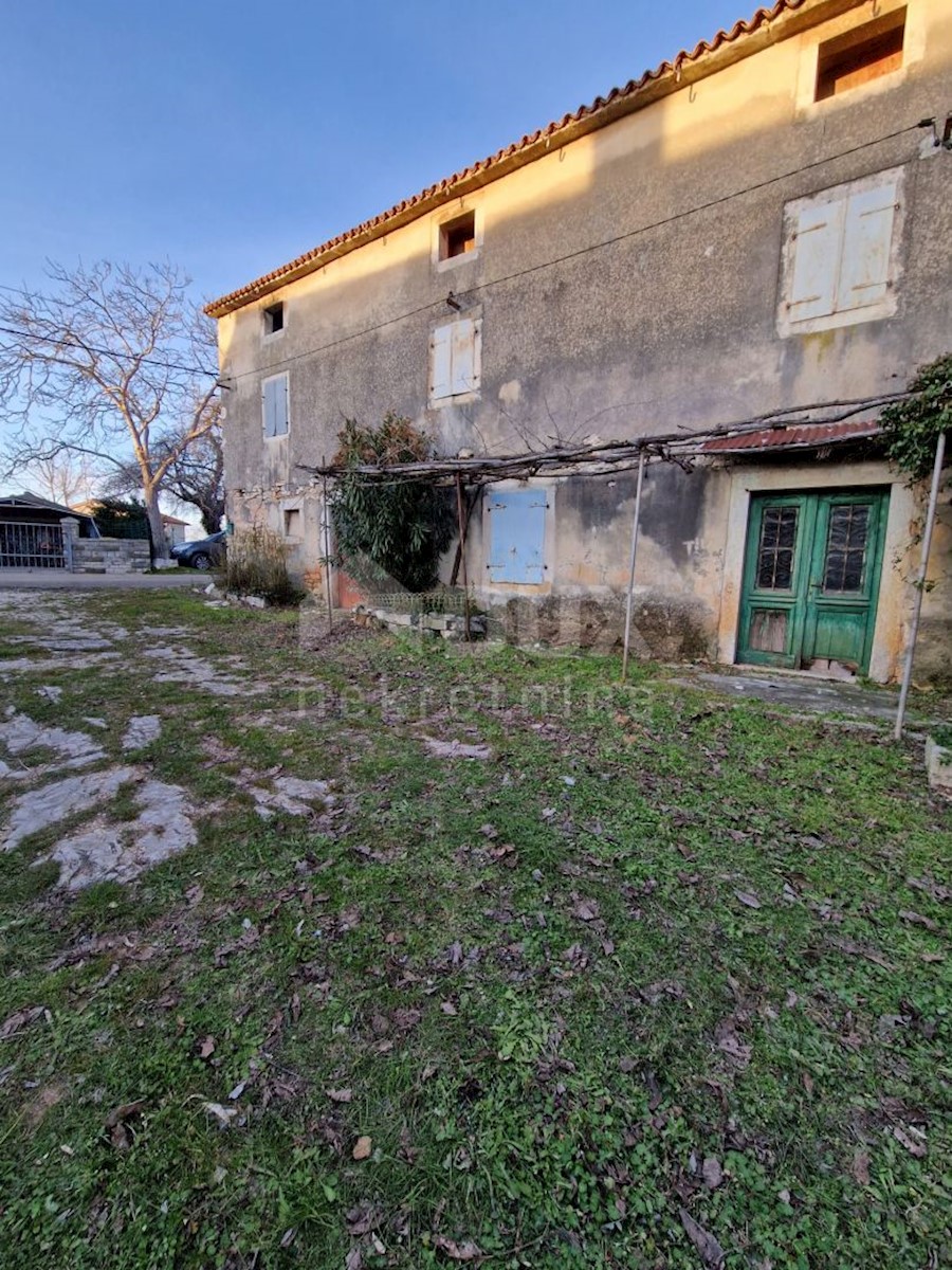 ISTRA, BUJE - Kamnita hiša na mirni lokaciji