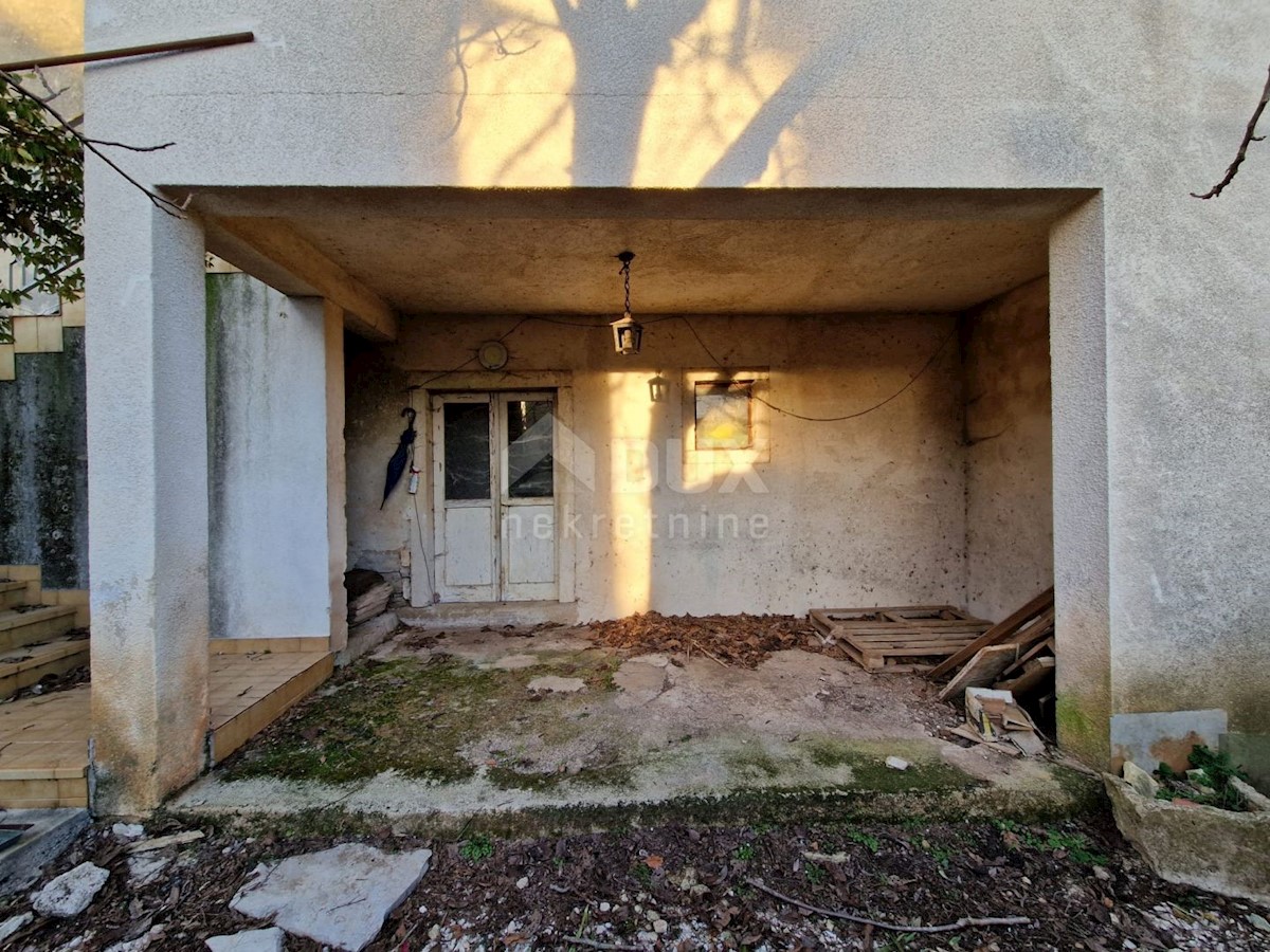 ISTRA, BUJE - Kamnita hiša na mirni lokaciji