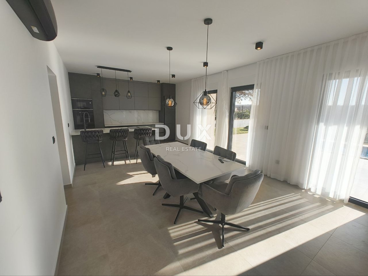 ISTRA, POREČ - Moderna enonadstropna hiša z bazenom na čudoviti lokaciji, novogradnja