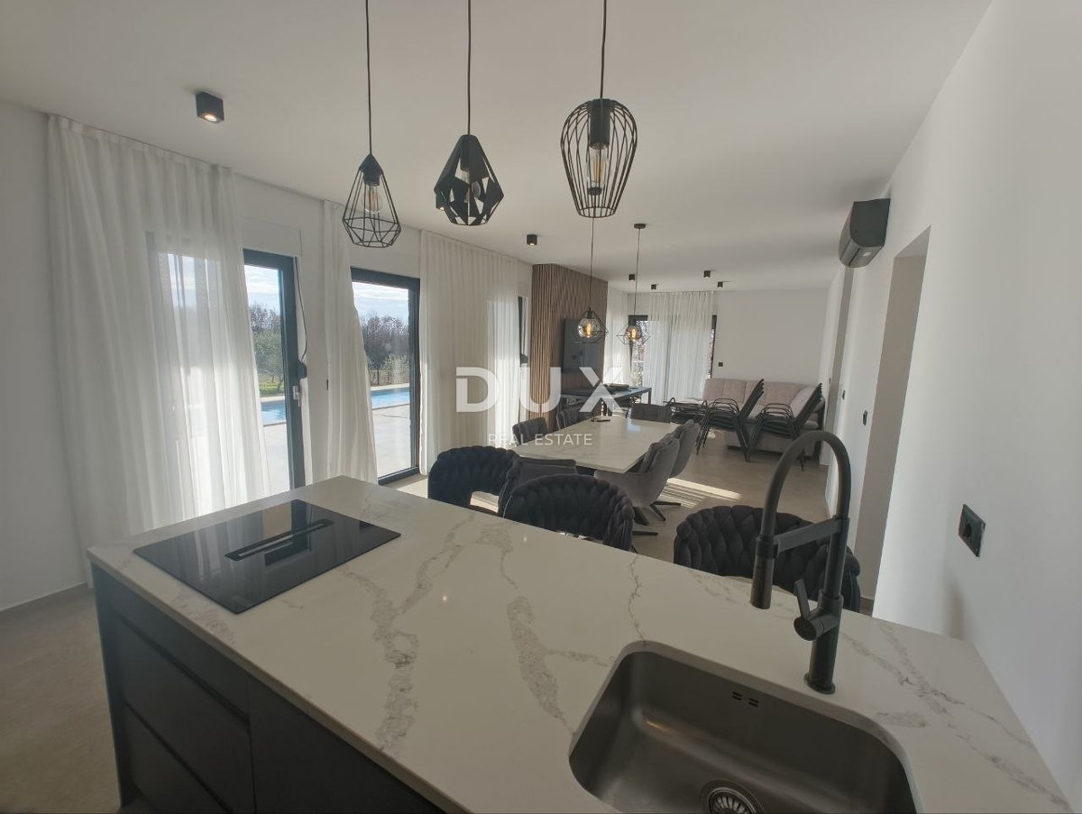 ISTRA, POREČ - Moderna enonadstropna hiša z bazenom na čudoviti lokaciji, novogradnja