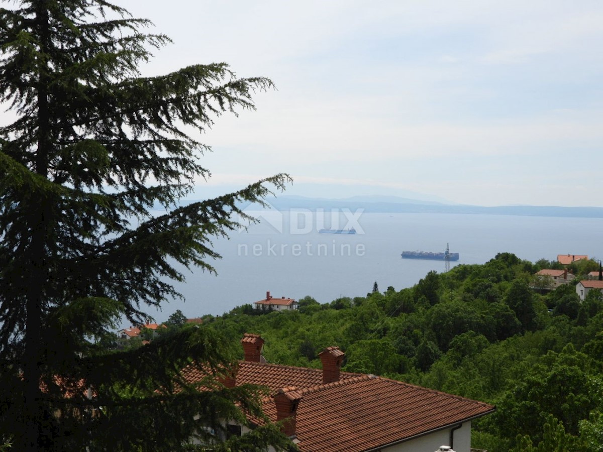 OPATIJA, BREGI - gradbeno zemljišče 1230 m2 s pogledom na morje za družinsko hišo/vilo/apartmaje/hišo za najem - počitnice z bazenom