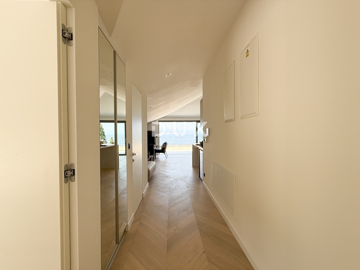 OPATIJA, CENTER - penthouse v centru Opatije z več terasami, panoramski pogled, garaža, 200 metrov od Lungomare