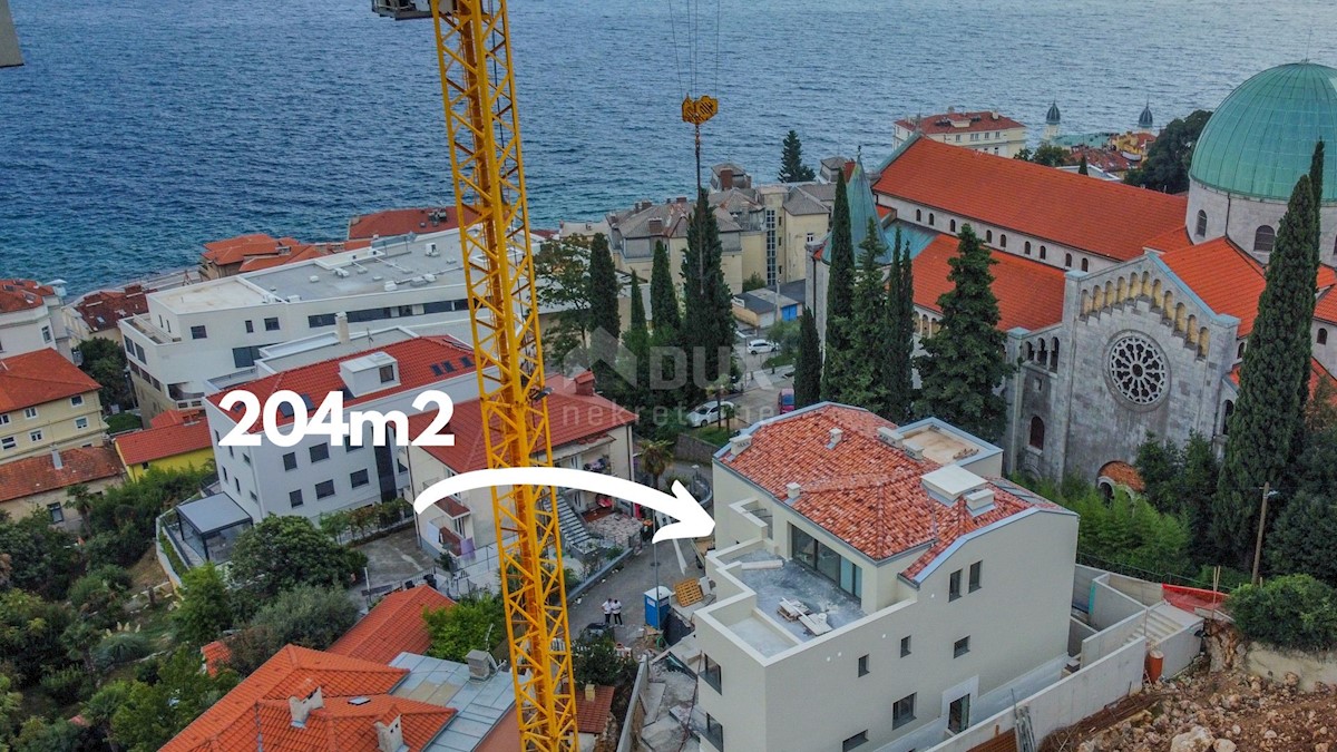 OPATIJA, CENTER - penthouse v centru Opatije z več terasami, panoramski pogled, garaža, 200 metrov od Lungomare