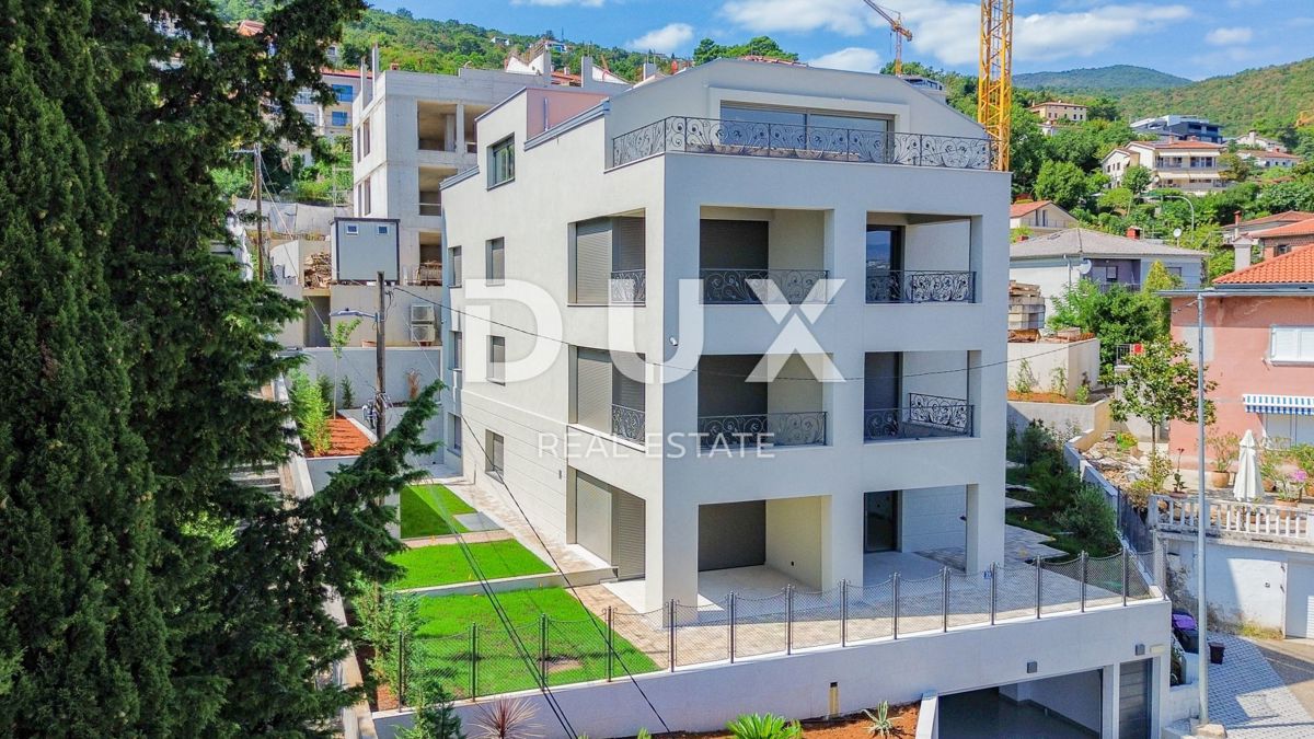 OPATIJA, CENTER - penthouse v centru Opatije z več terasami, panoramski pogled, garaža, 200 metrov od Lungomare