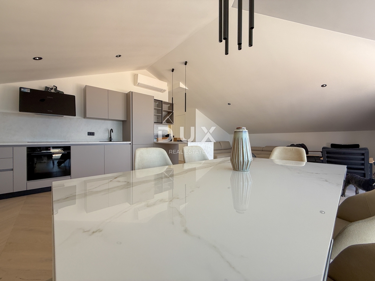 OPATIJA, CENTER - penthouse v centru Opatije z več terasami, panoramski pogled, garaža, 200 metrov od Lungomare