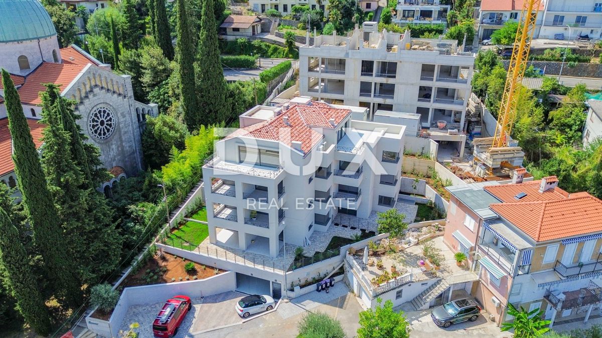 OPATIJA, CENTER - penthouse v centru Opatije z več terasami, panoramski pogled, garaža, 200 metrov od Lungomare
