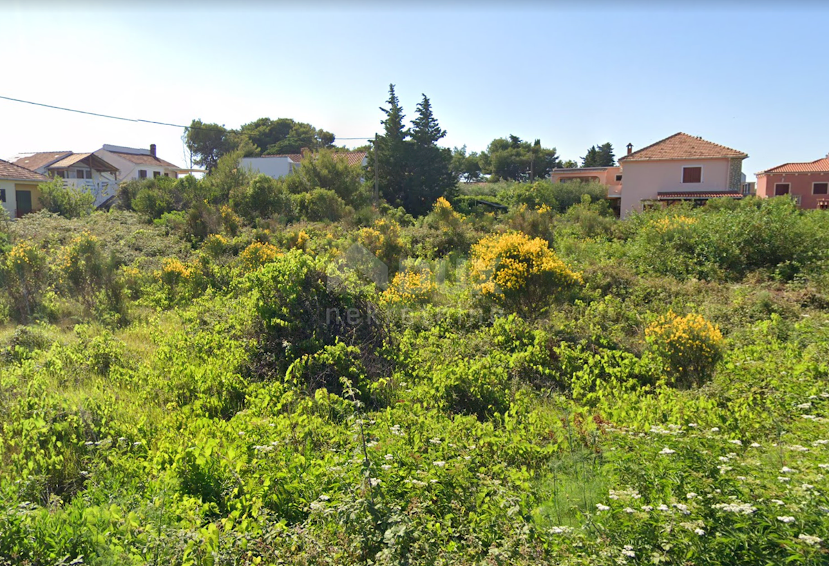 UGLJAN- zazidljivo zemljišče 2. VRSTI DO MORJA!!!- 2576m2 za družinsko hišo/vilo/apartmaje/ hiše za najem - počitnice z bazenom