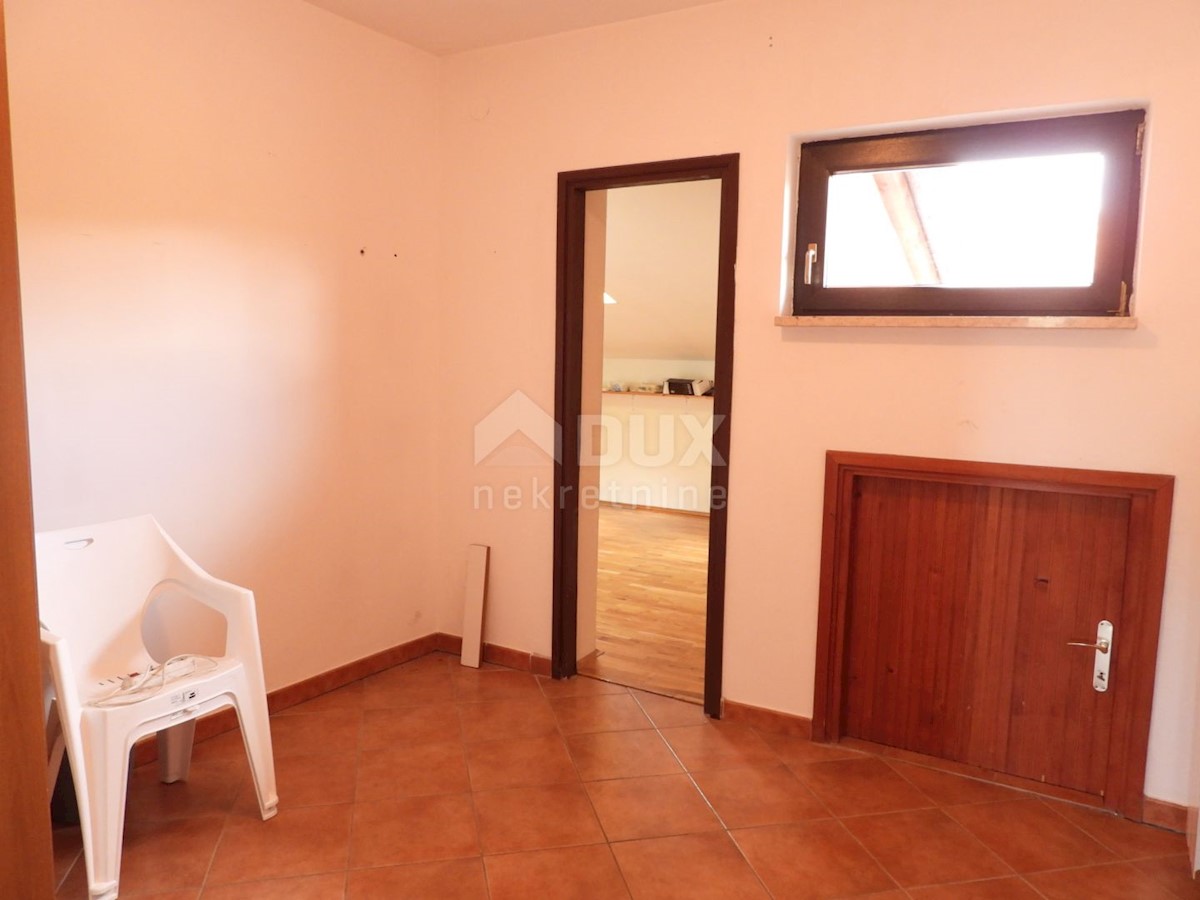 VIŠKOVO, MARČELJI - stanovanje - etaža 150m2, DB+4S, 1. nadstropje + okolica 300m2