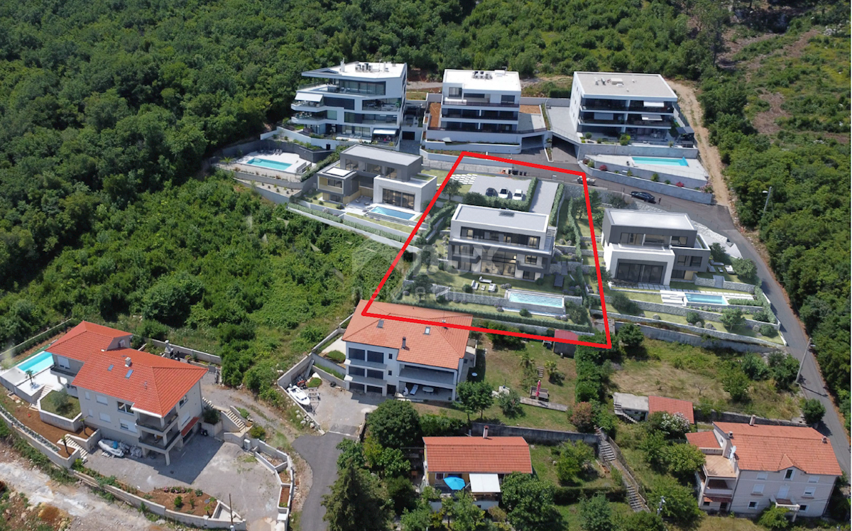 OPATIJA, CENTER - zemljišče za vilo 400m2 nad centrom Opatije z gradbenim dovoljenjem, panoramski pogled na morje