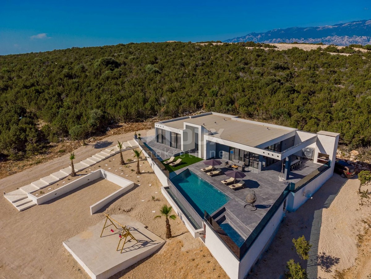 OTOK PAG, NOVALJA - luksuzna dvoetažna vila na prostranem vrtu s pogledom na morje