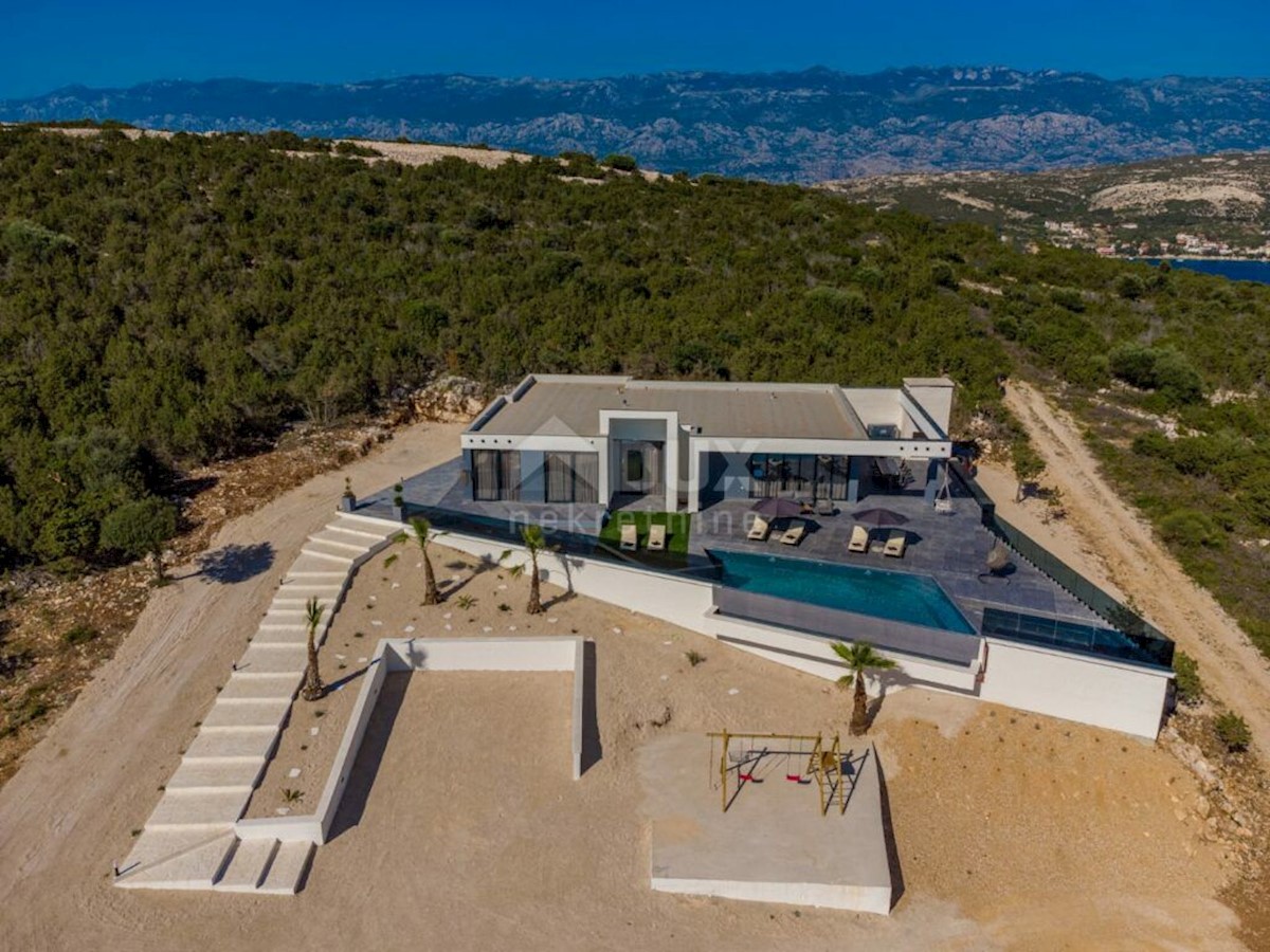OTOK PAG, NOVALJA - luksuzna dvoetažna vila na prostranem vrtu s pogledom na morje