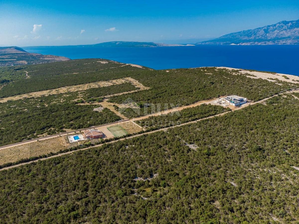 OTOK PAG, NOVALJA - luksuzna dvoetažna vila na prostranem vrtu s pogledom na morje