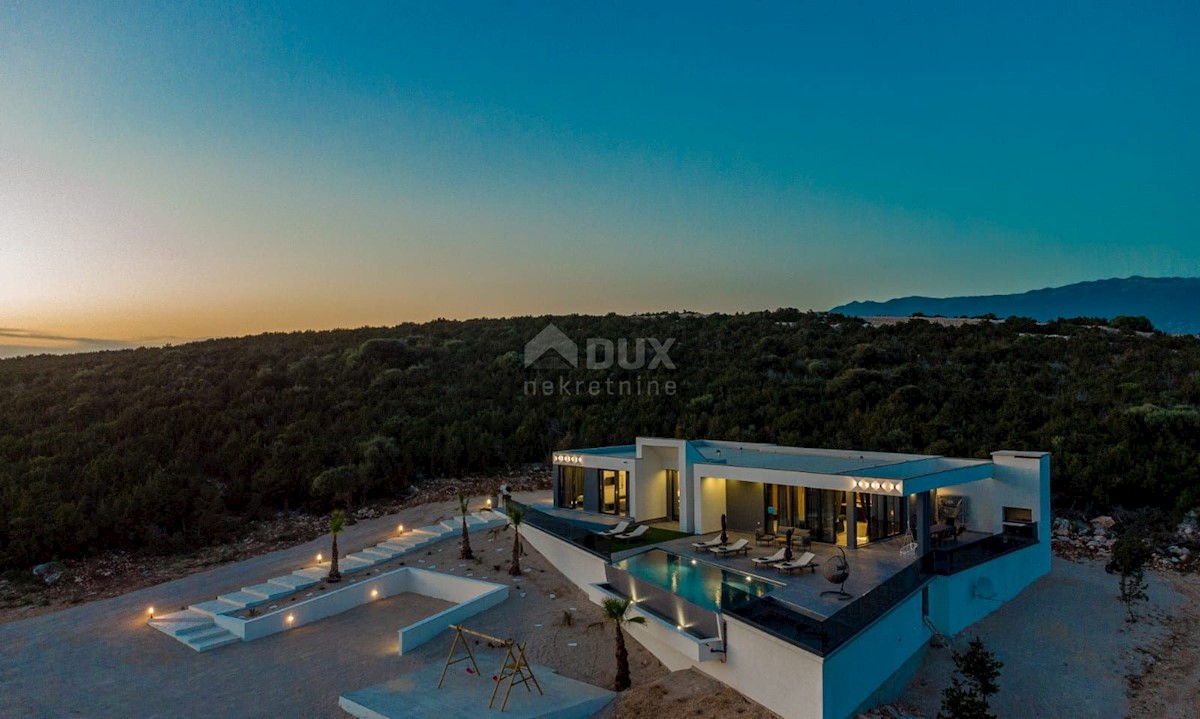 OTOK PAG, NOVALJA - luksuzna dvoetažna vila na prostranem vrtu s pogledom na morje
