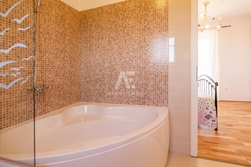 New detached stone house with a pool in the vicinity of the town of Krk - ID 579