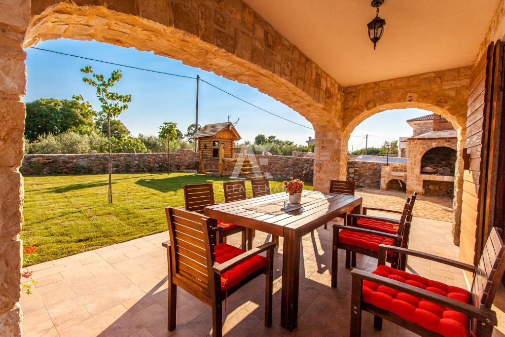 New detached stone house with a pool in the vicinity of the town of Krk - ID 579