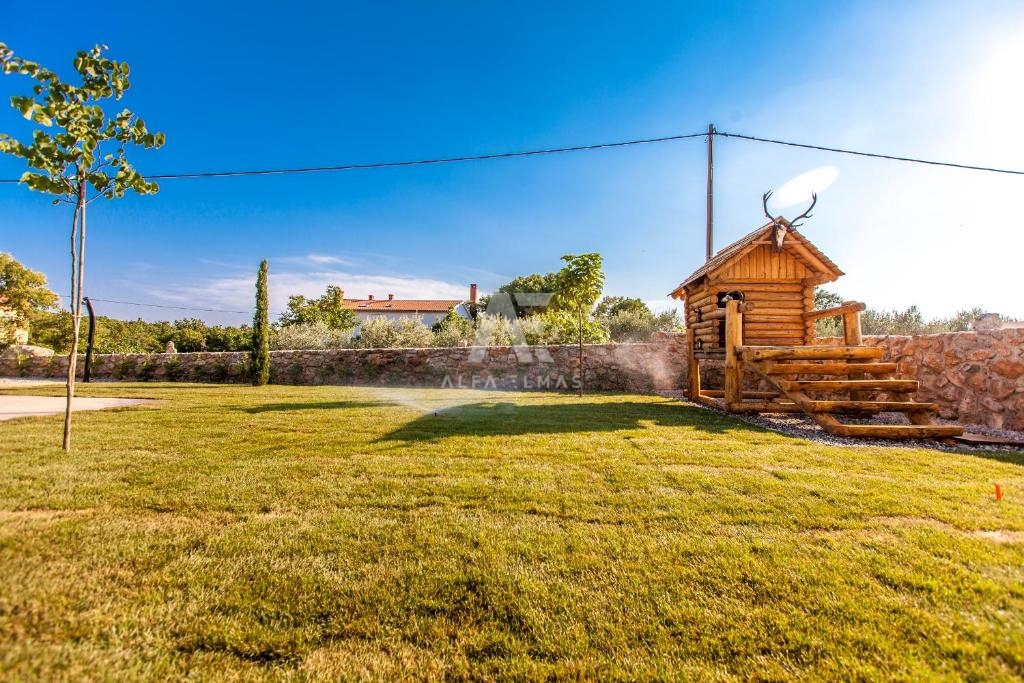 New detached stone house with a pool in the vicinity of the town of Krk - ID 579