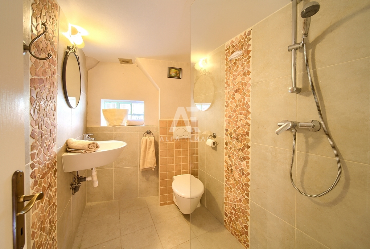 Vrbnik – obnovljena kamnita vrstna hiša! ID 652