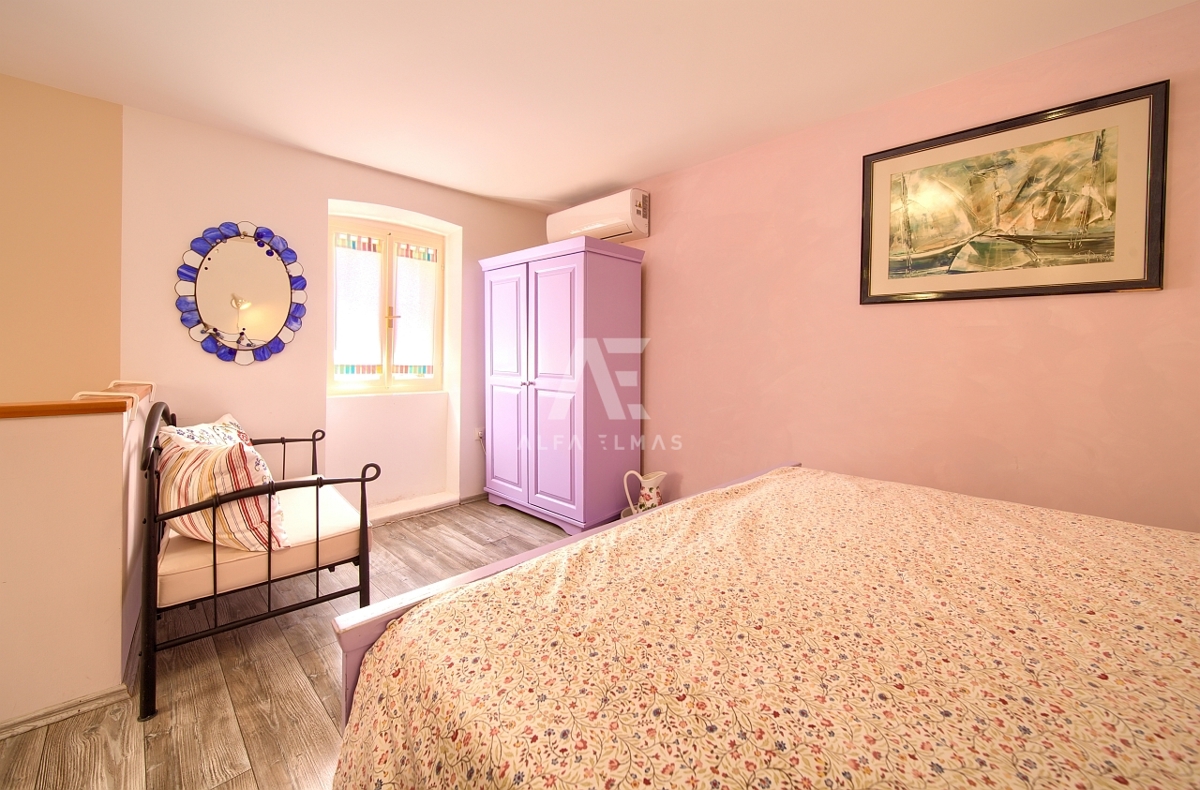 Vrbnik – obnovljena kamnita vrstna hiša! ID 652