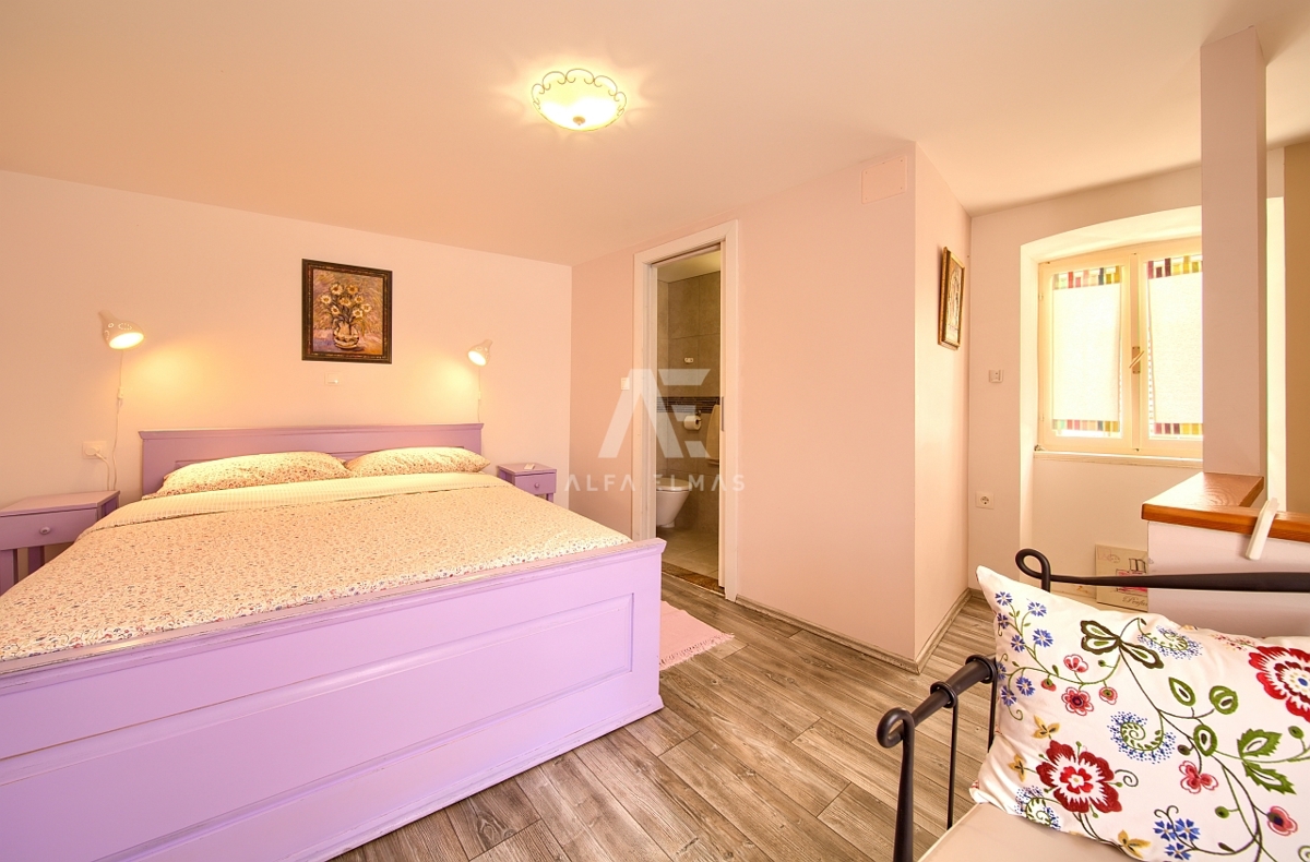 Vrbnik – obnovljena kamnita vrstna hiša! ID 652