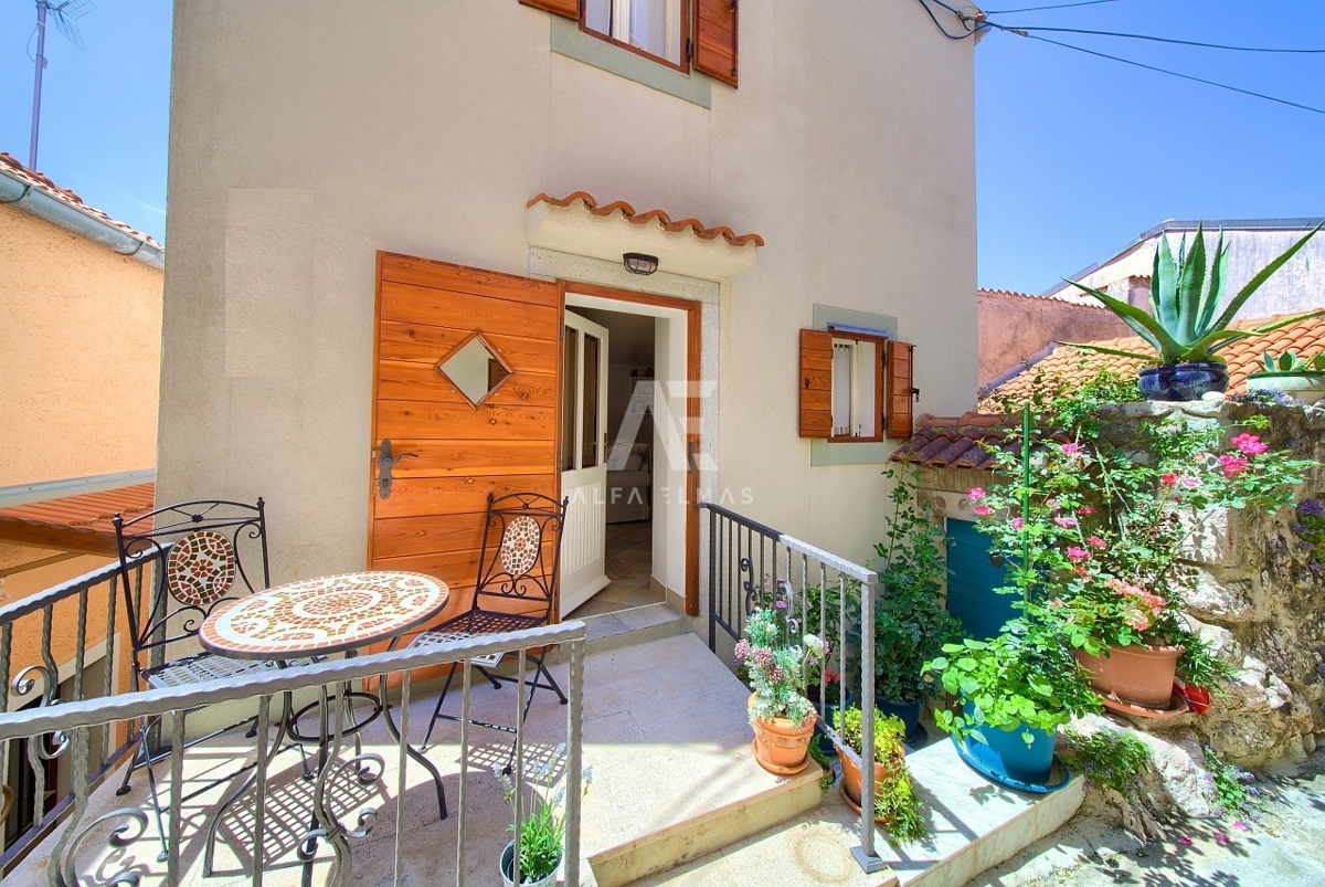 Vrbnik – obnovljena kamnita vrstna hiša! ID 652