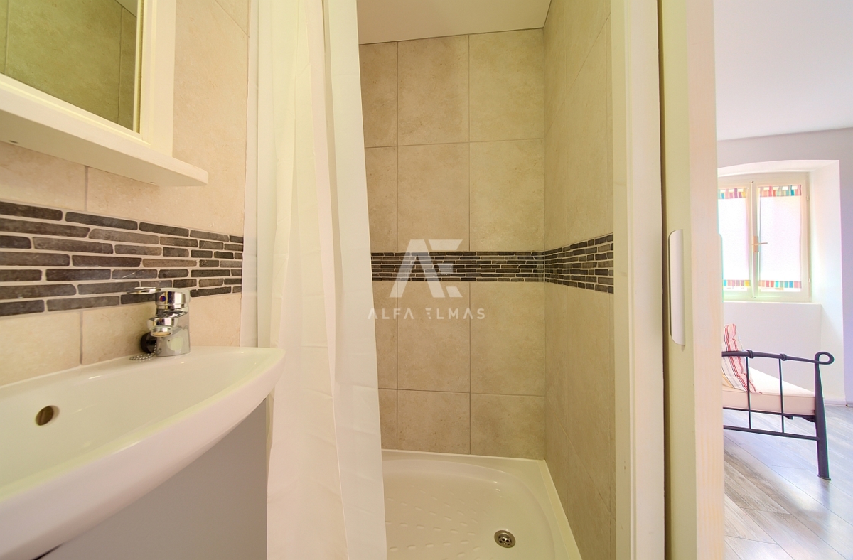 Vrbnik – obnovljena kamnita vrstna hiša! ID 652