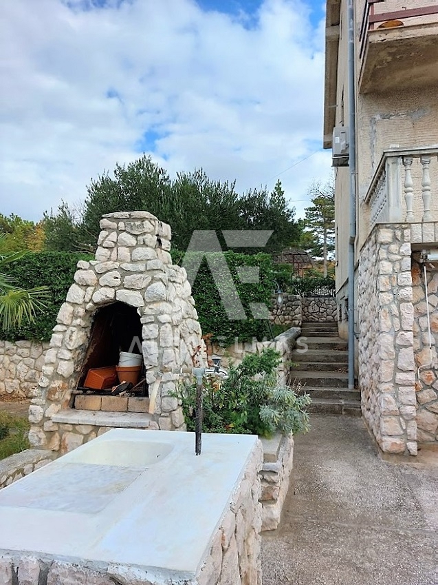 Novi Vinodolski, samostojna hiša primerna za turistično dejavnost!! ID 432