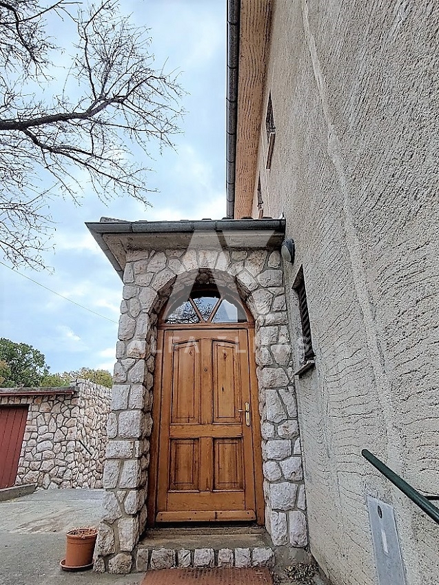 Novi Vinodolski, samostojna hiša primerna za turistično dejavnost!! ID 432