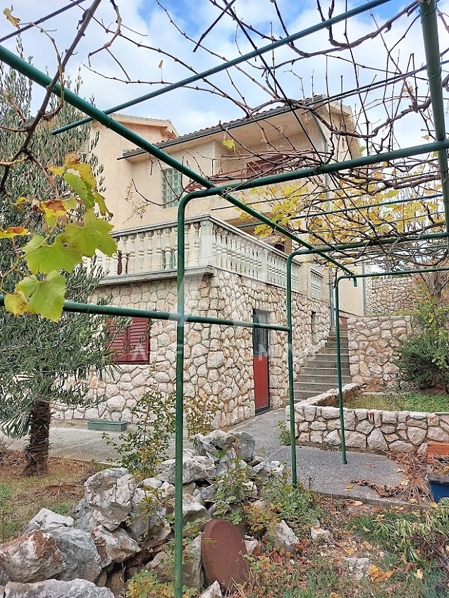 Novi Vinodolski, samostojna hiša primerna za turistično dejavnost!! ID 432