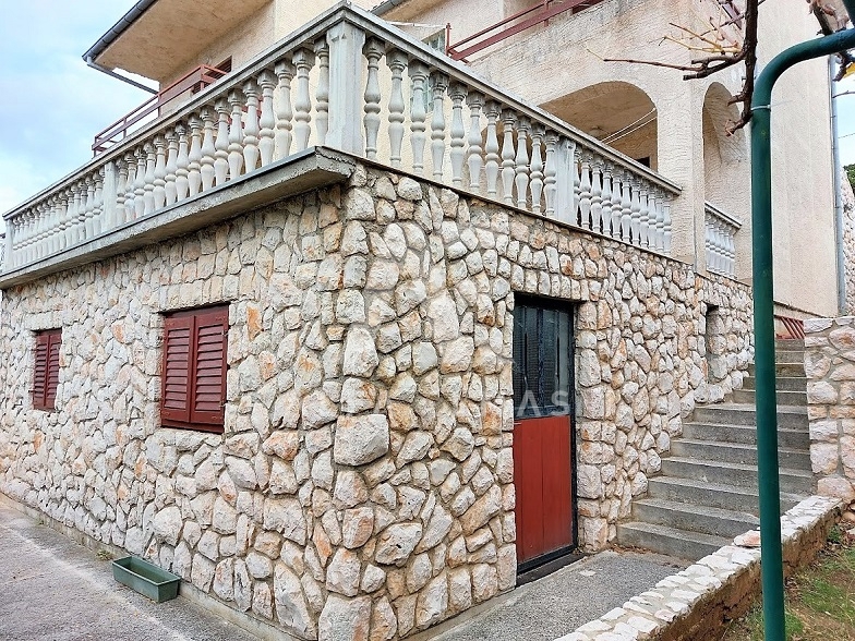 Novi Vinodolski, samostojna hiša primerna za turistično dejavnost!! ID 432