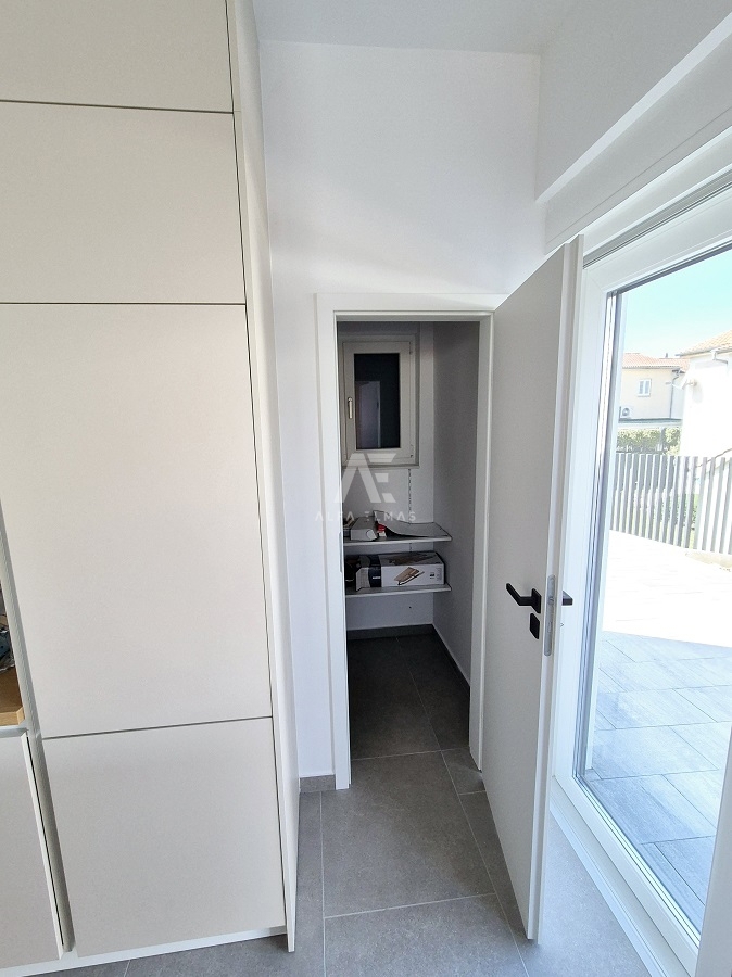 Semi-detached house with a pool and sea view in Malinska - ID 589