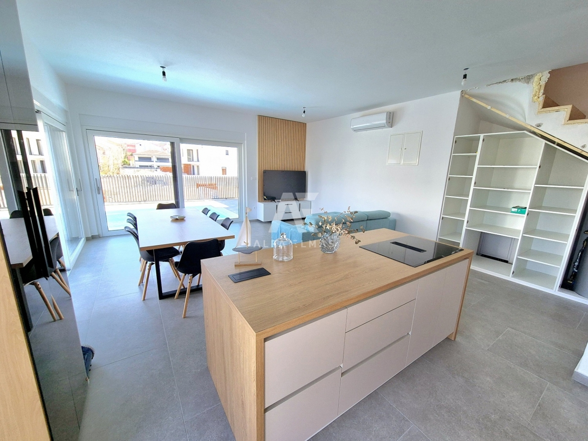 Semi-detached house with a pool and sea view in Malinska - ID 589