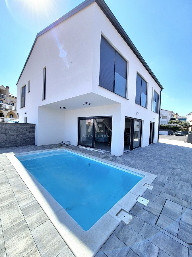 Semi-detached house with a pool and sea view in Malinska - ID 589