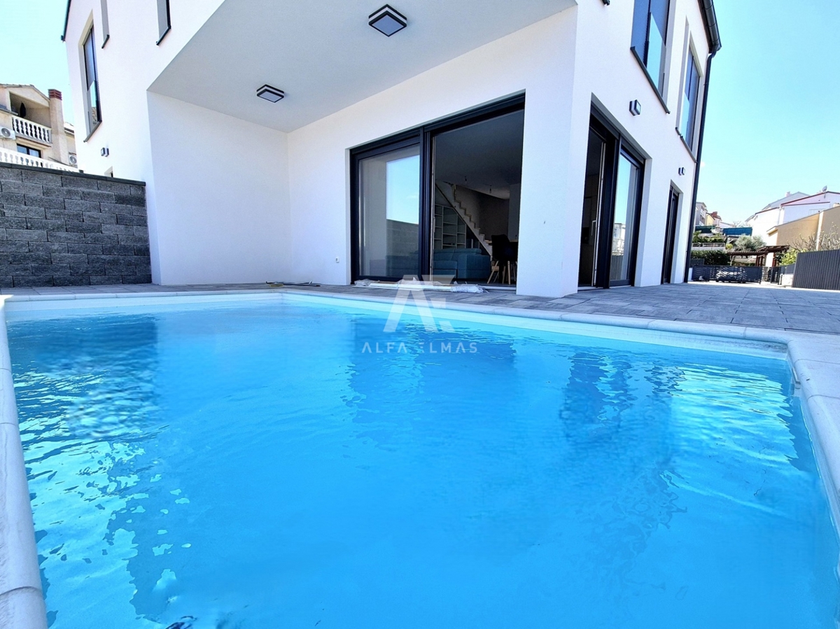 Semi-detached house with a pool and sea view in Malinska - ID 589