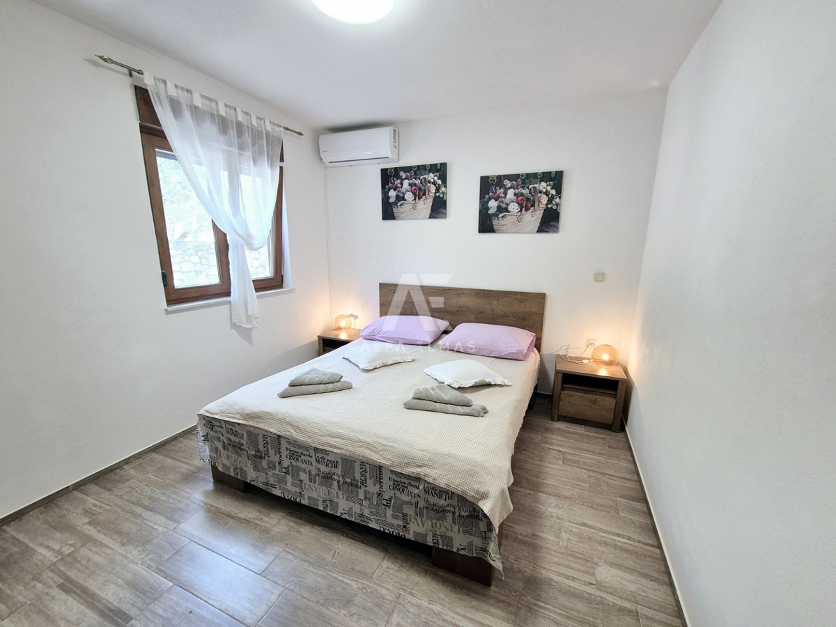 Krk, okolica – Moderna mediteranska dvojna vila z bazenom in pogledom na morje  ID 640