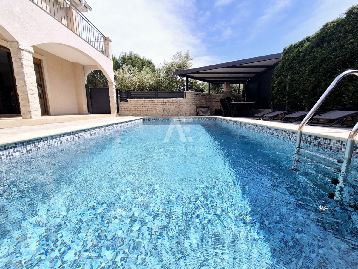 Krk, okolica – Moderna mediteranska dvojna vila z bazenom in pogledom na morje  ID 640