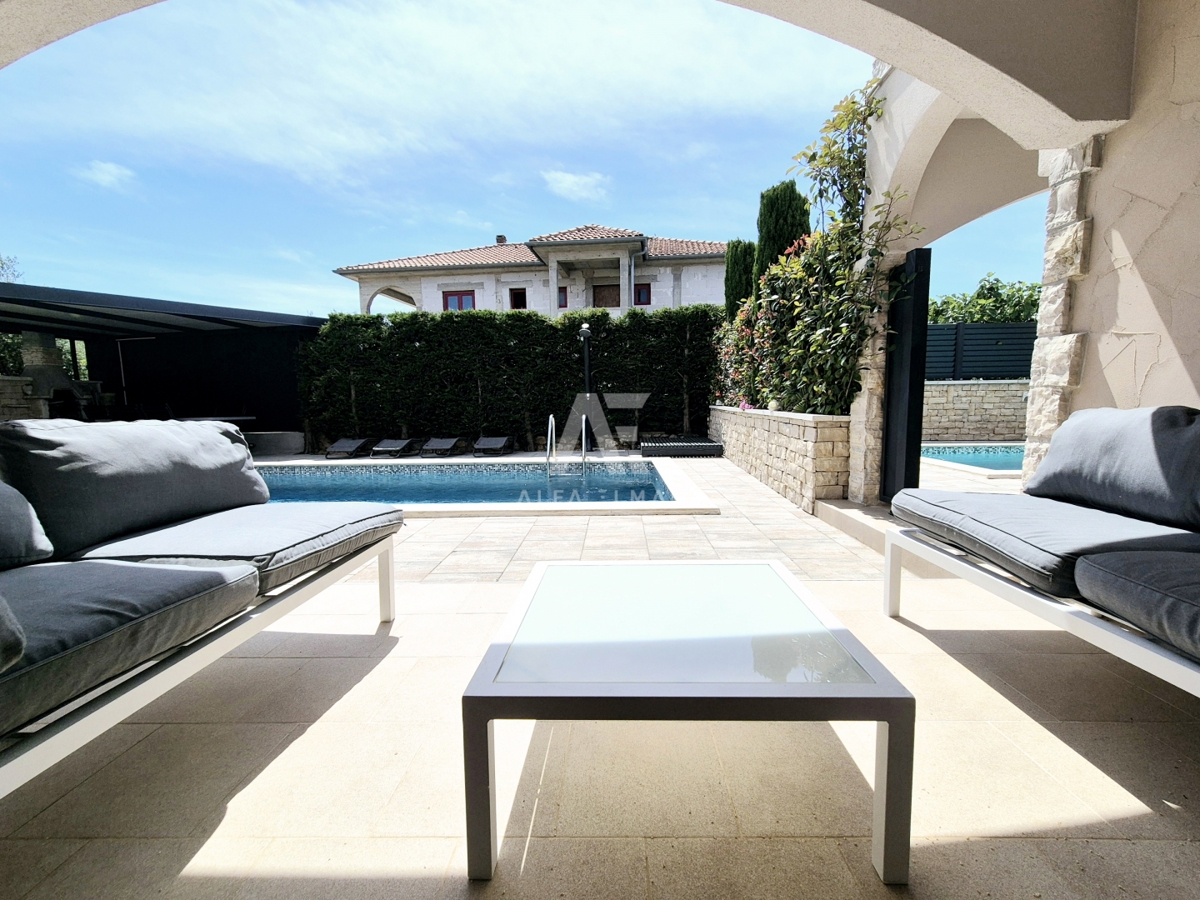 Krk, okolica – Moderna mediteranska dvojna vila z bazenom in pogledom na morje  ID 640