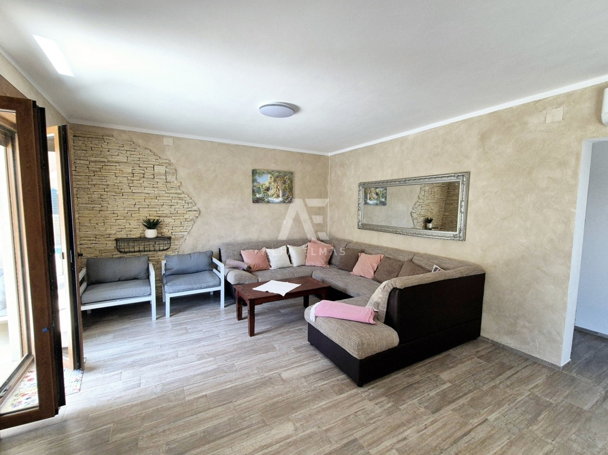 Krk, okolica – Moderna mediteranska dvojna vila z bazenom in pogledom na morje  ID 640