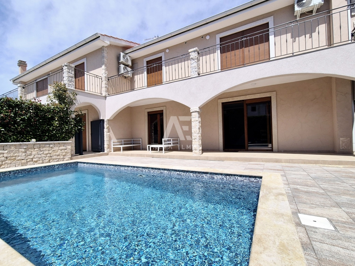 Krk, okolica – Moderna mediteranska dvojna vila z bazenom in pogledom na morje  ID 640