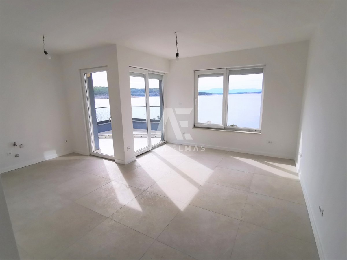 Šilo, apartma v prvem nadstropju, prva vrsta do morja!! ID 350 