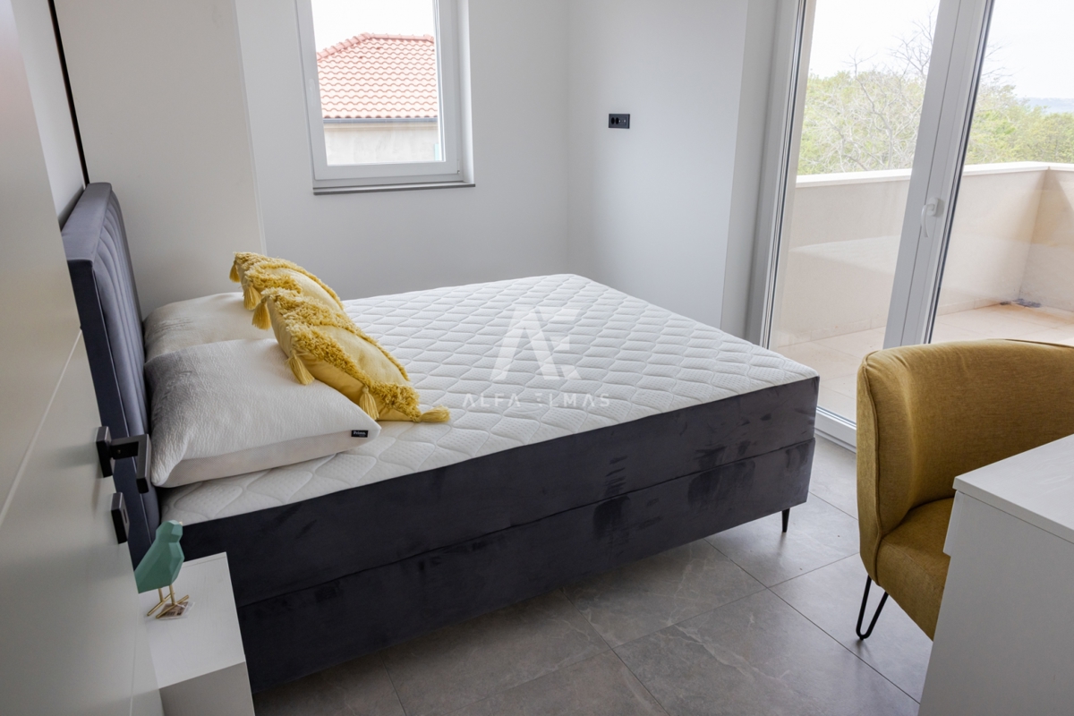 Vrbnik, okolica, rustikalna vila z bazenom na mirni lokaciji!!ID 385