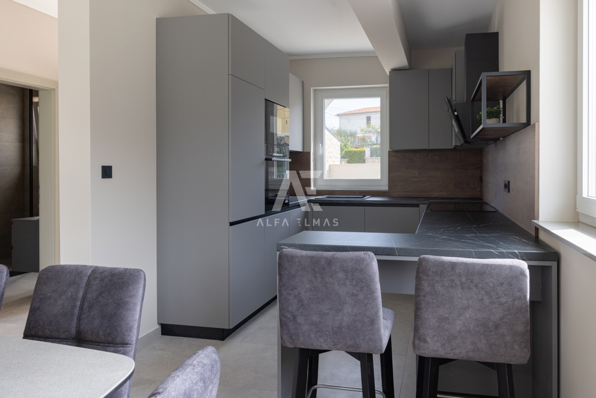 Vrbnik, okolica, rustikalna vila z bazenom na mirni lokaciji!!ID 385