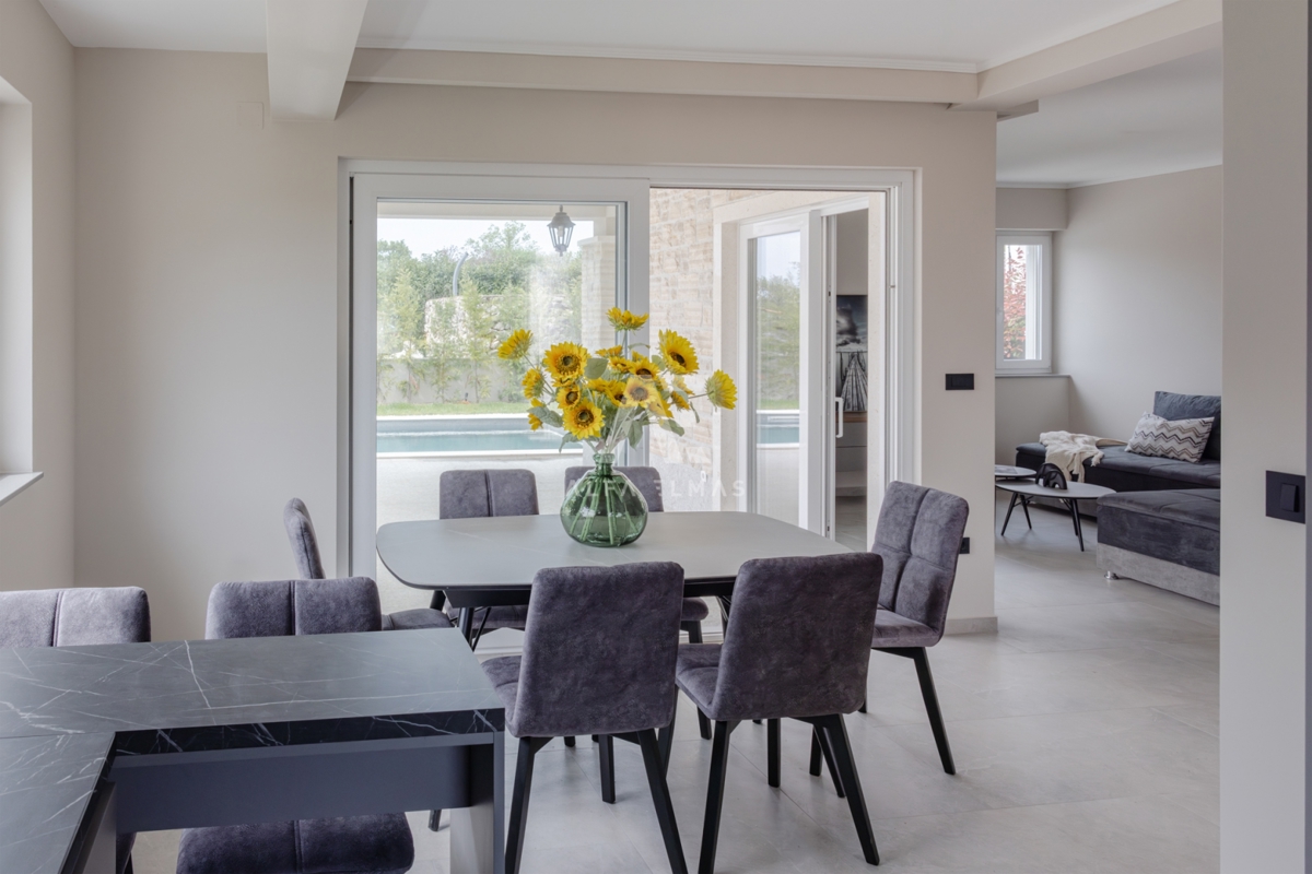 Vrbnik, okolica, rustikalna vila z bazenom na mirni lokaciji!!ID 385