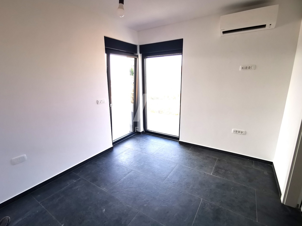Linardići, impozantna vila moderne arhitekture z bazenom na mirni lokaciji!! ID 479