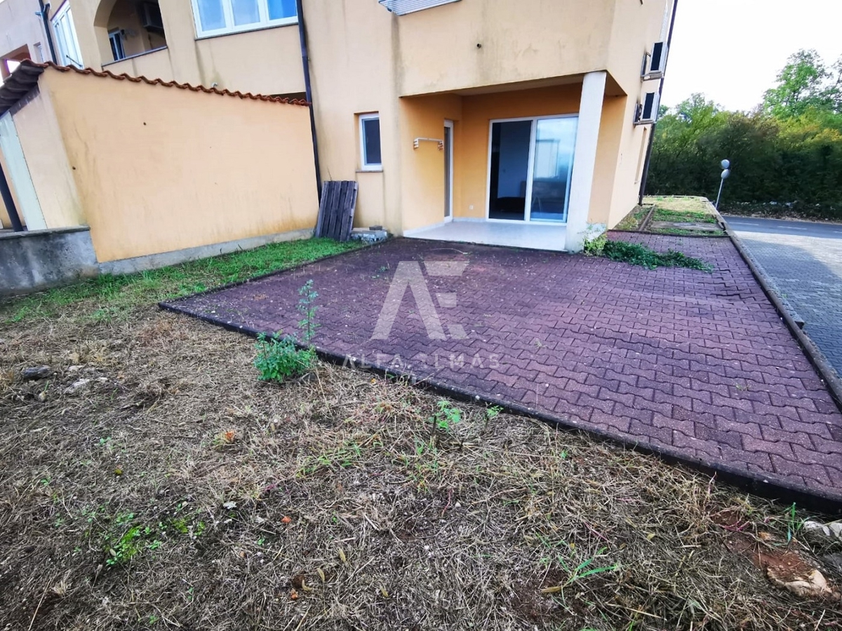 Malinska, apartma v pritličju in  okučnicom     200 m od morja!! ID 485