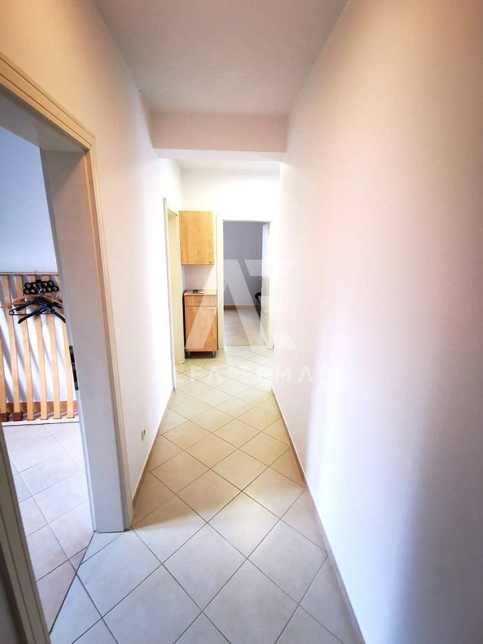 Malinska, apartma v pritličju in  okučnicom     200 m od morja!! ID 485
