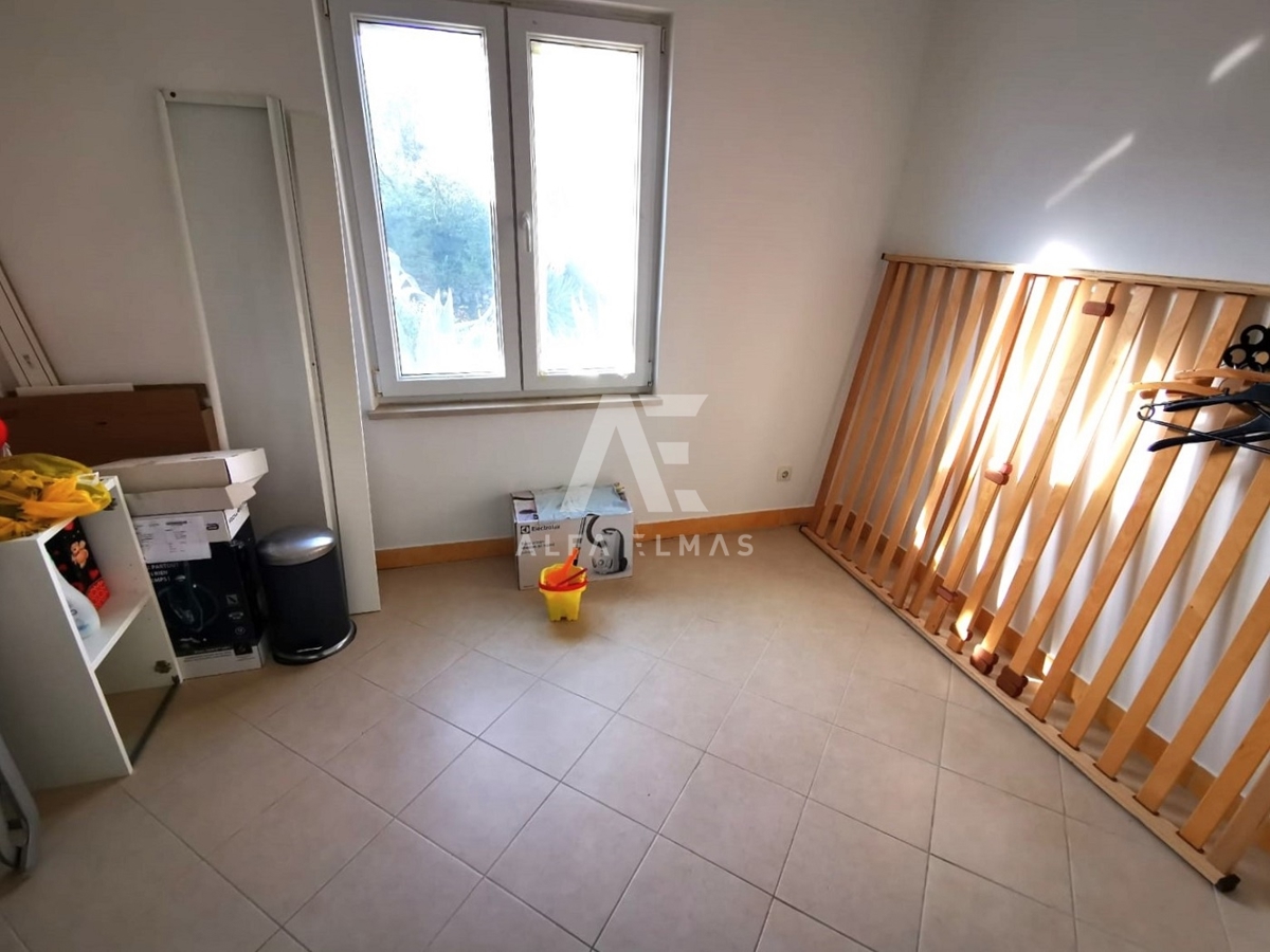 Malinska, apartma v pritličju in  okučnicom     200 m od morja!! ID 485
