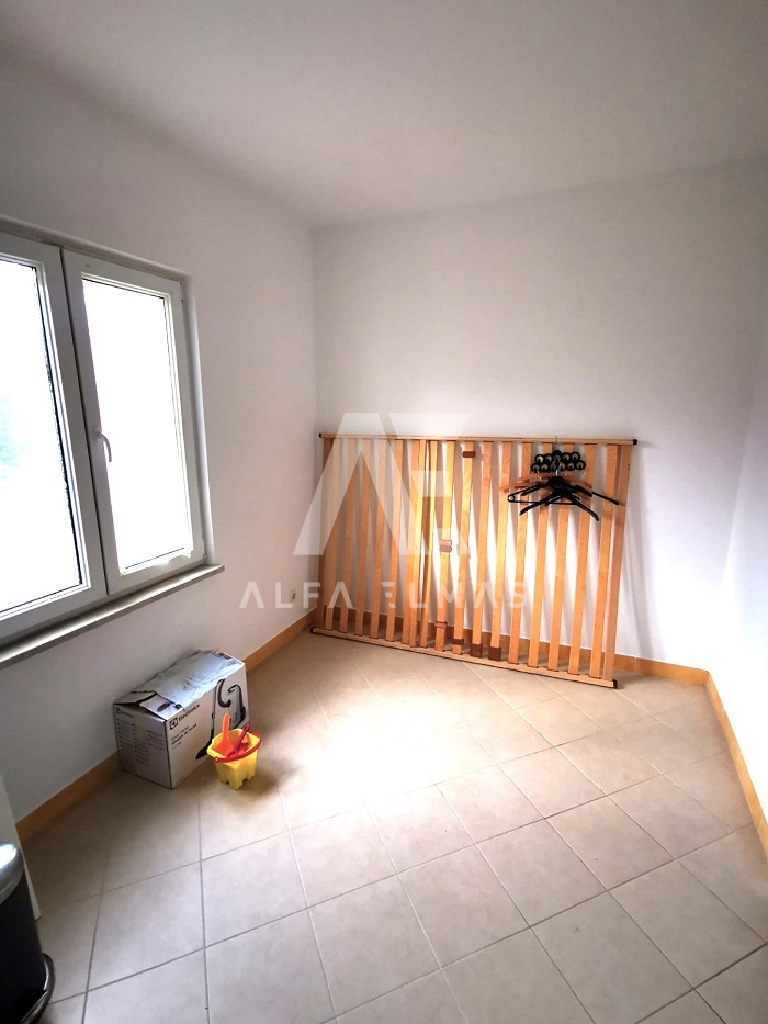 Malinska, apartma v pritličju in  okučnicom     200 m od morja!! ID 485