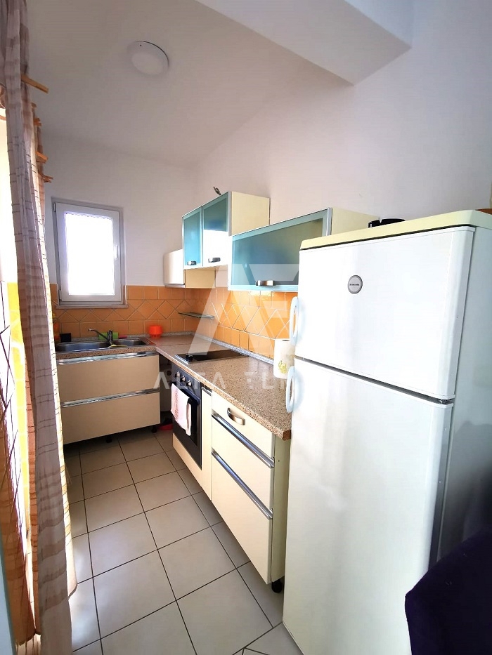 Malinska, apartma v pritličju in  okučnicom     200 m od morja!! ID 485